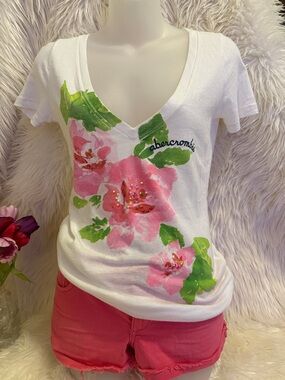 🌸Abercrombie Kids Vneck T-SHIRT🌸 100 PERCENT COTTON 💚🩷